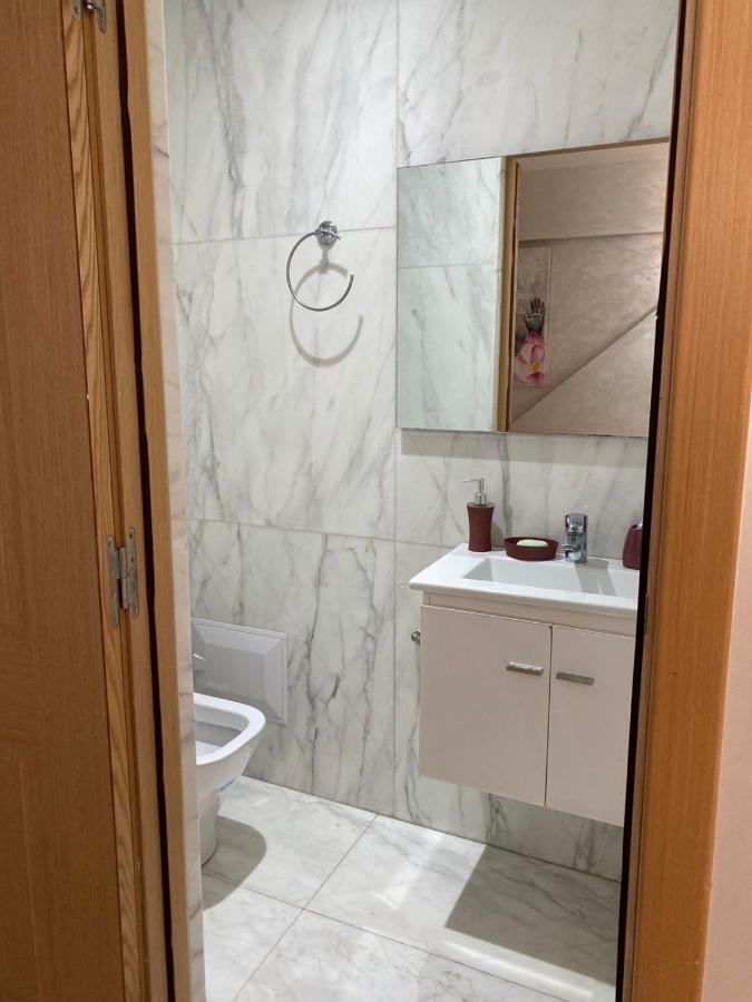 Magnifique Appart F3, Renove, Tres Bien Desservie Casablanca Luaran gambar